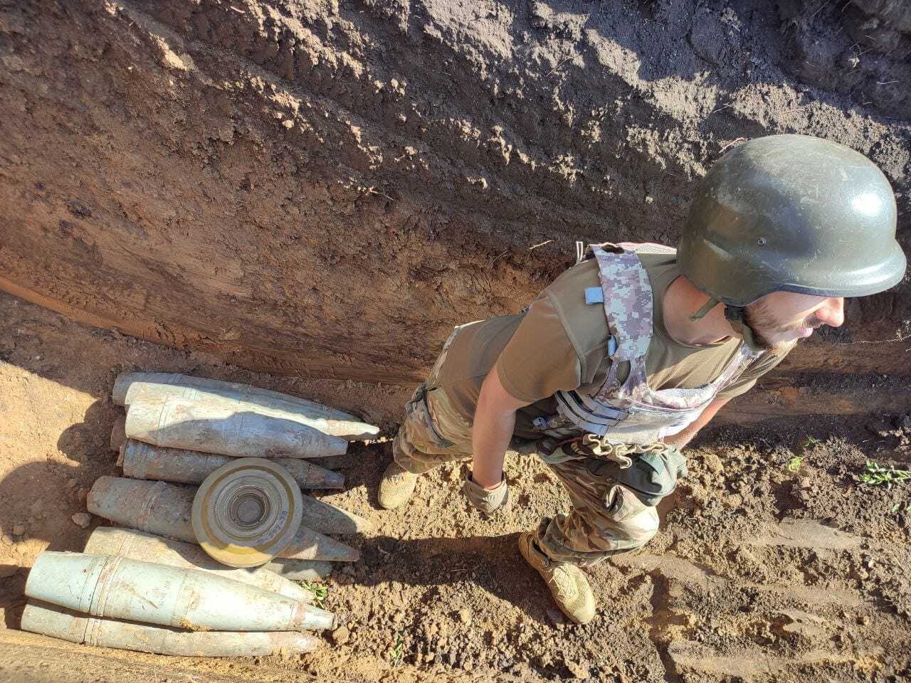 В Харьковской области нашли арсенал оружия, брошенный оккупантами: теперь его используют ВСУ. Фото