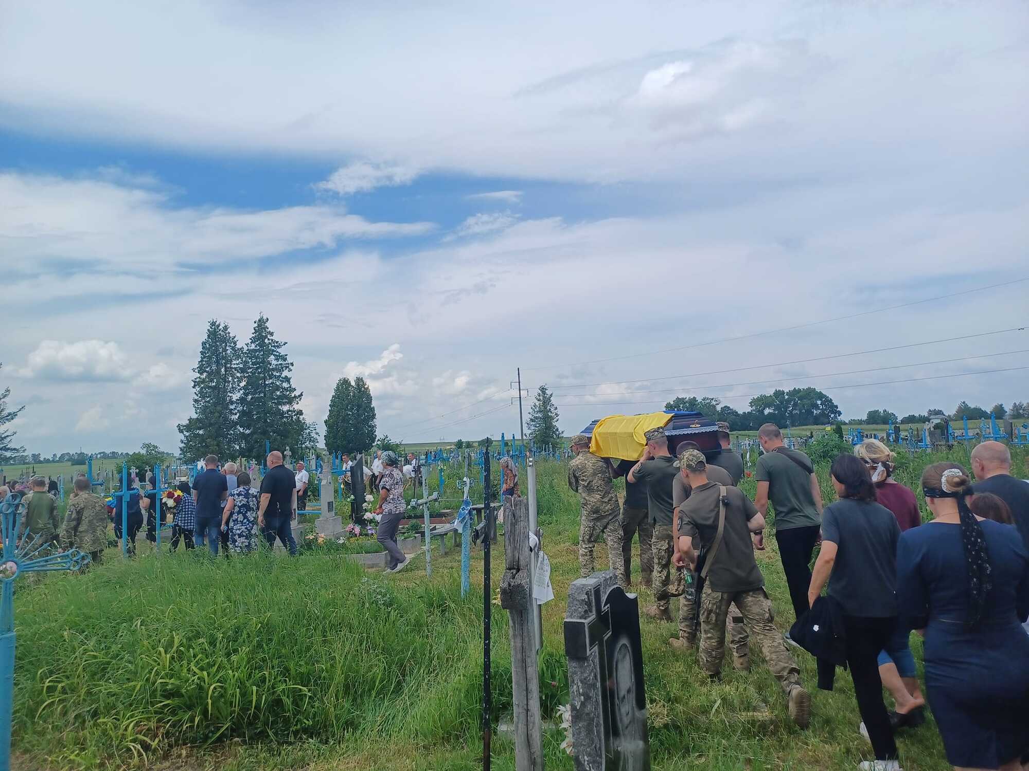 Защитника Украины похоронили в селе Крупец