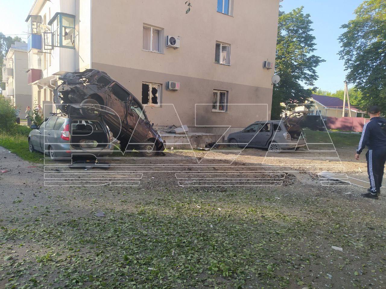 В оккупированном Крыму слышали звуки взрывов, в Валуйках на Белгородчине жалуются на мощный обстрел. Фото и видео