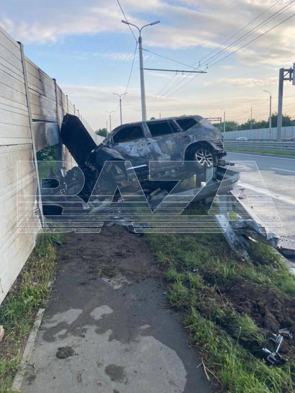 В Симферополе взорвался автомобиль с помощником "вице-премьера" оккупированной части Запорожья: появились подробности. Фото и видео