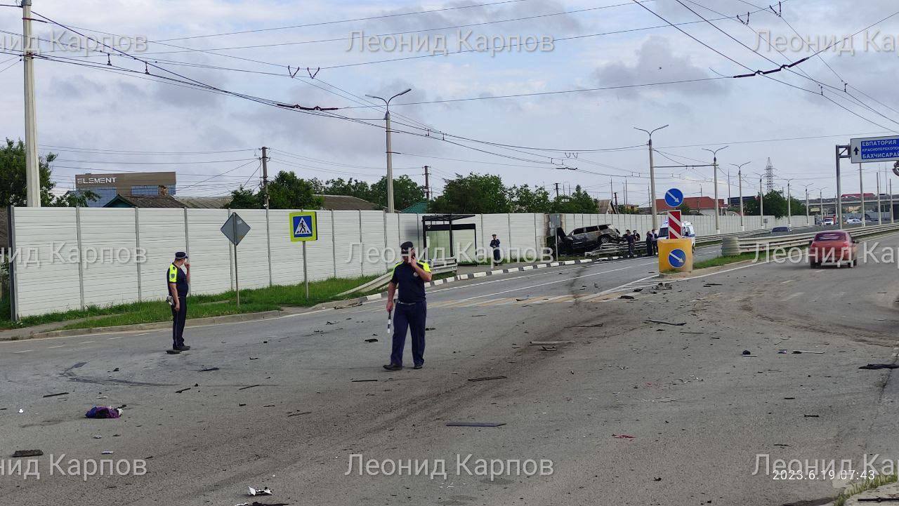 В Симферополе взорвался автомобиль с помощником "вице-премьера" оккупированной части Запорожья: появились подробности. Фото и видео