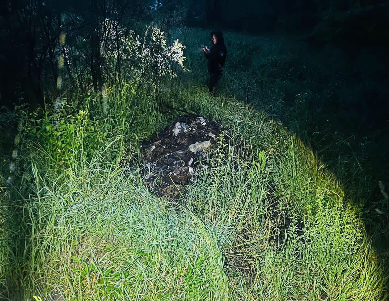 Преступник оставил тело своей жертвы в кустах