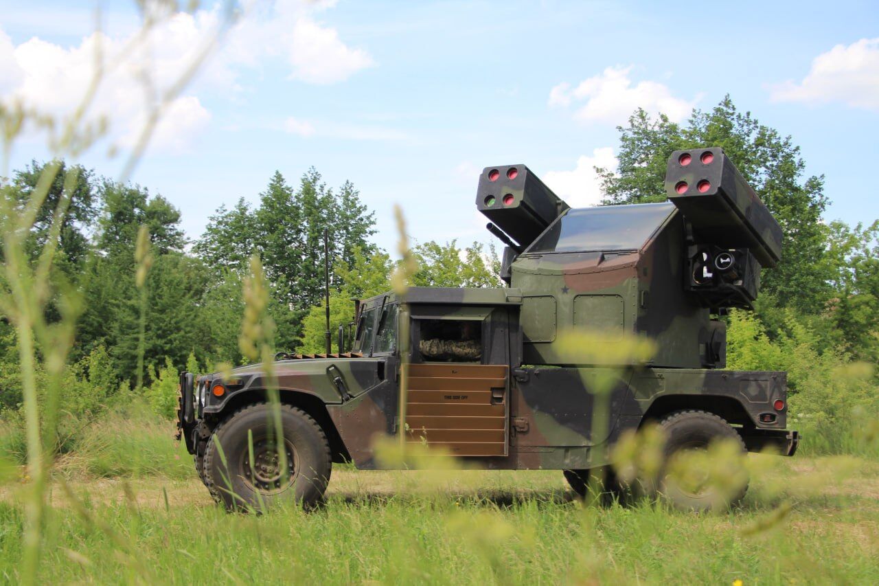 Забезпечує мобільну протиповітряну оборону: в ЗСУ показали використання ЗРК Avenger. Фото