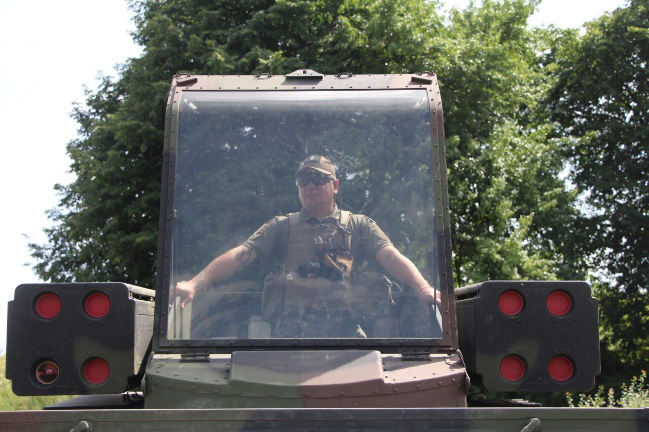 Забезпечує мобільну протиповітряну оборону: в ЗСУ показали використання ЗРК Avenger. Фото