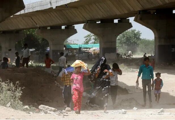 В Індії майже 100 людей померли через сильну спеку, а в Бразилії циклон убив 13 людей, є зниклі безвісти. Фото і відео