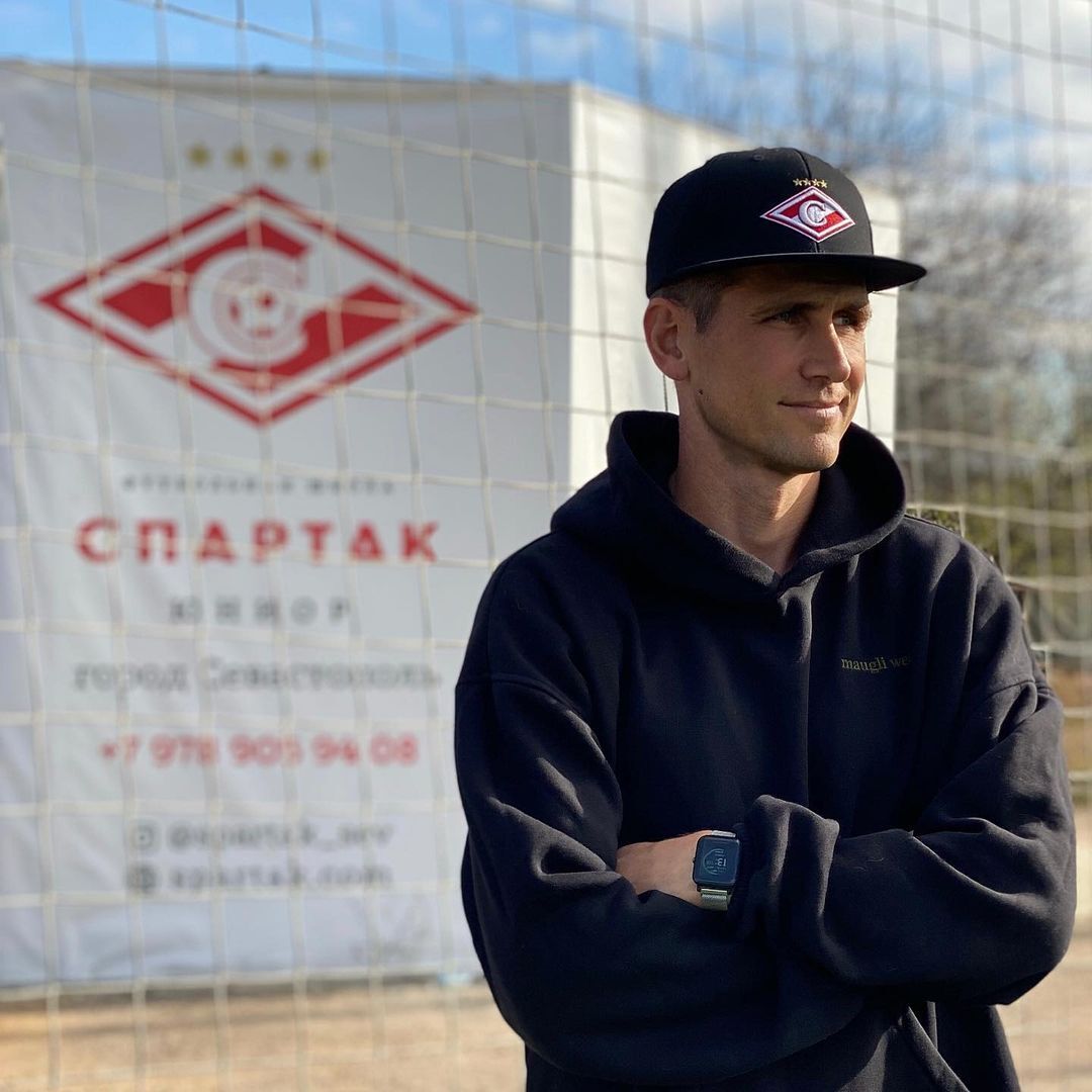 Приховував убивцю та найманця РФ: як живе український футболіст, який втік до Криму після окупації