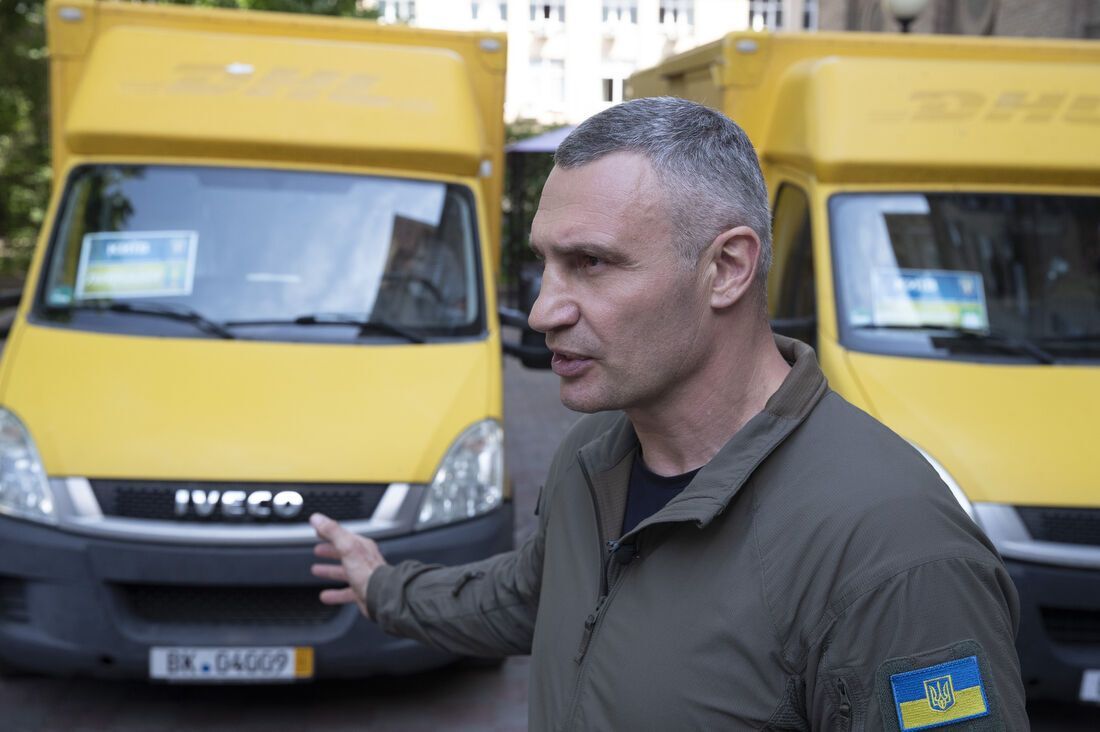 Деоккупированные города Донбасса получили от Киева два автомобиля с гумпомощью, – Кличко
