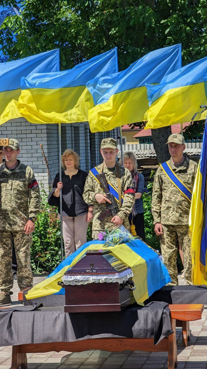 Отдал жизнь за Украину: на Харьковщине простились с командиром танка, погибшим в боях на Донетчине. Фото