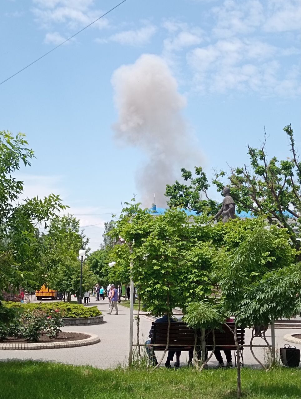 В окупованому Бердянську "бавовна", піднявся дим: місцеві кажуть про звуки вибухів у районі порту. Фото