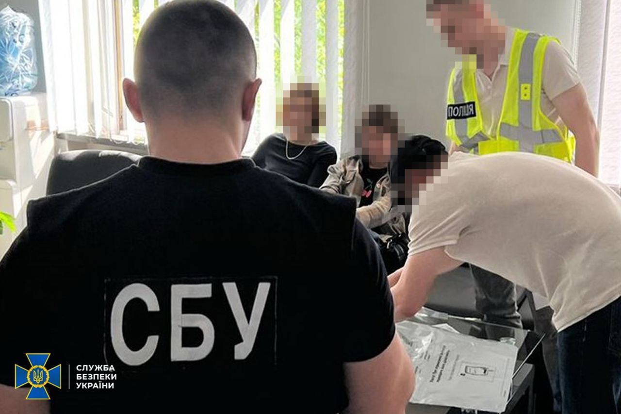 В Украине ликвидировали 10 новых схем для выезда уклонистов за границу: в СБУ раскрыли подробности. Фото