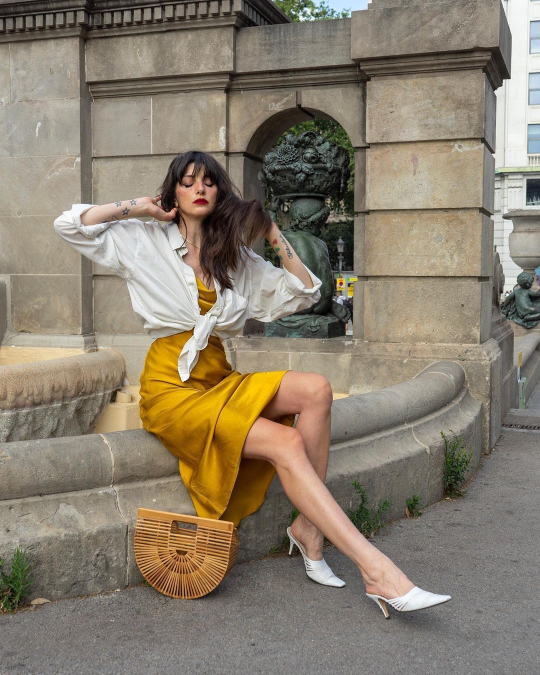 Комфорт у спекотні дні: лляний костюм, сукня в техніці кроше та інші ідеї, що носити влітку 2023