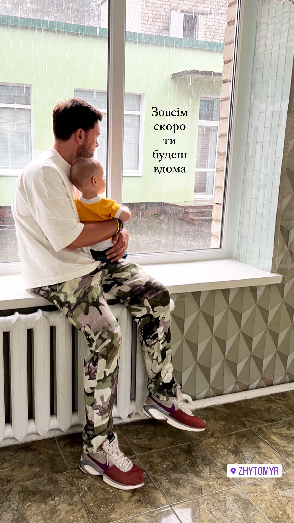Тімур Мірошниченко замилував мережу фото з хлопчиком із дитбудинку, якого він з дружиною усиновлять