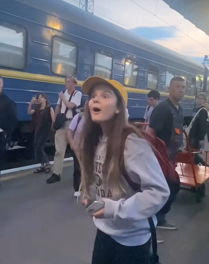 "Дива трапляються": Марічка Падалко довела до сліз зустріччю дочок з чоловіком, який захищає Україну. Відео