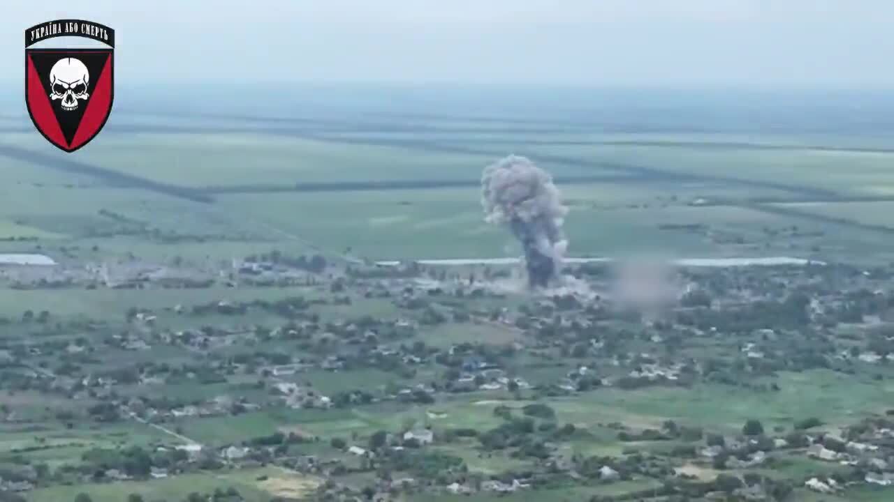 Устроили "файер-шоу": ВСУ точным ударом уничтожили склад мин российских захватчиков. Видео