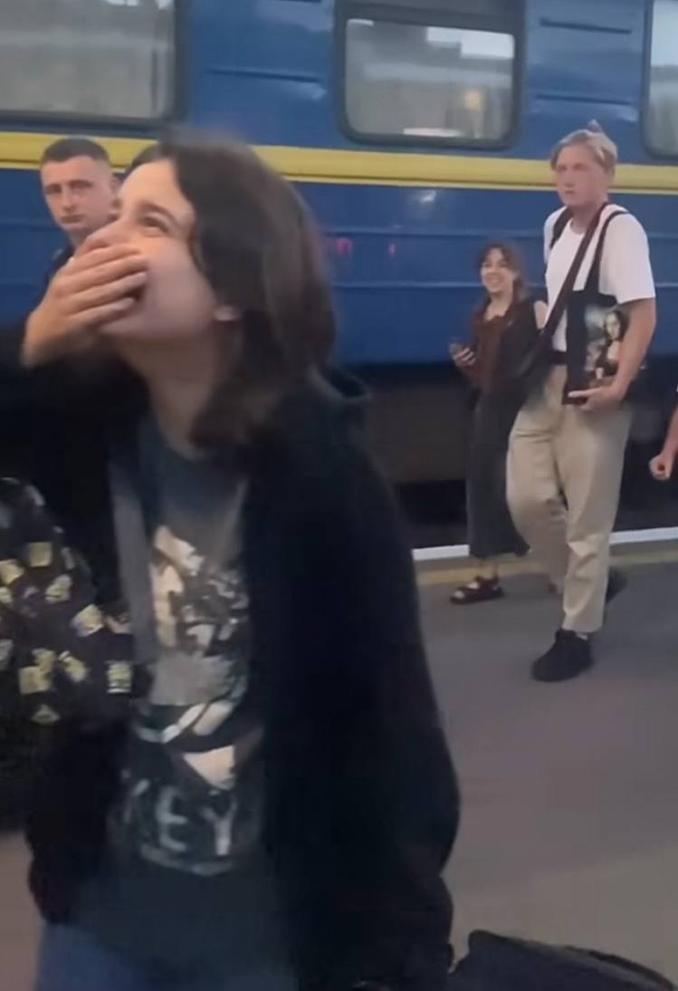 "Дива трапляються": Марічка Падалко довела до сліз зустріччю дочок з чоловіком, який захищає Україну. Відео