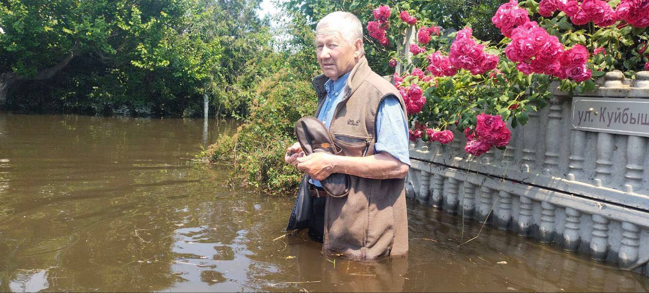 Незрячий чоловік зумів піднятись на дах, дружина – ні: на Херсонщині продовжують шукати зниклих людей після підриву Каховської ГЕС