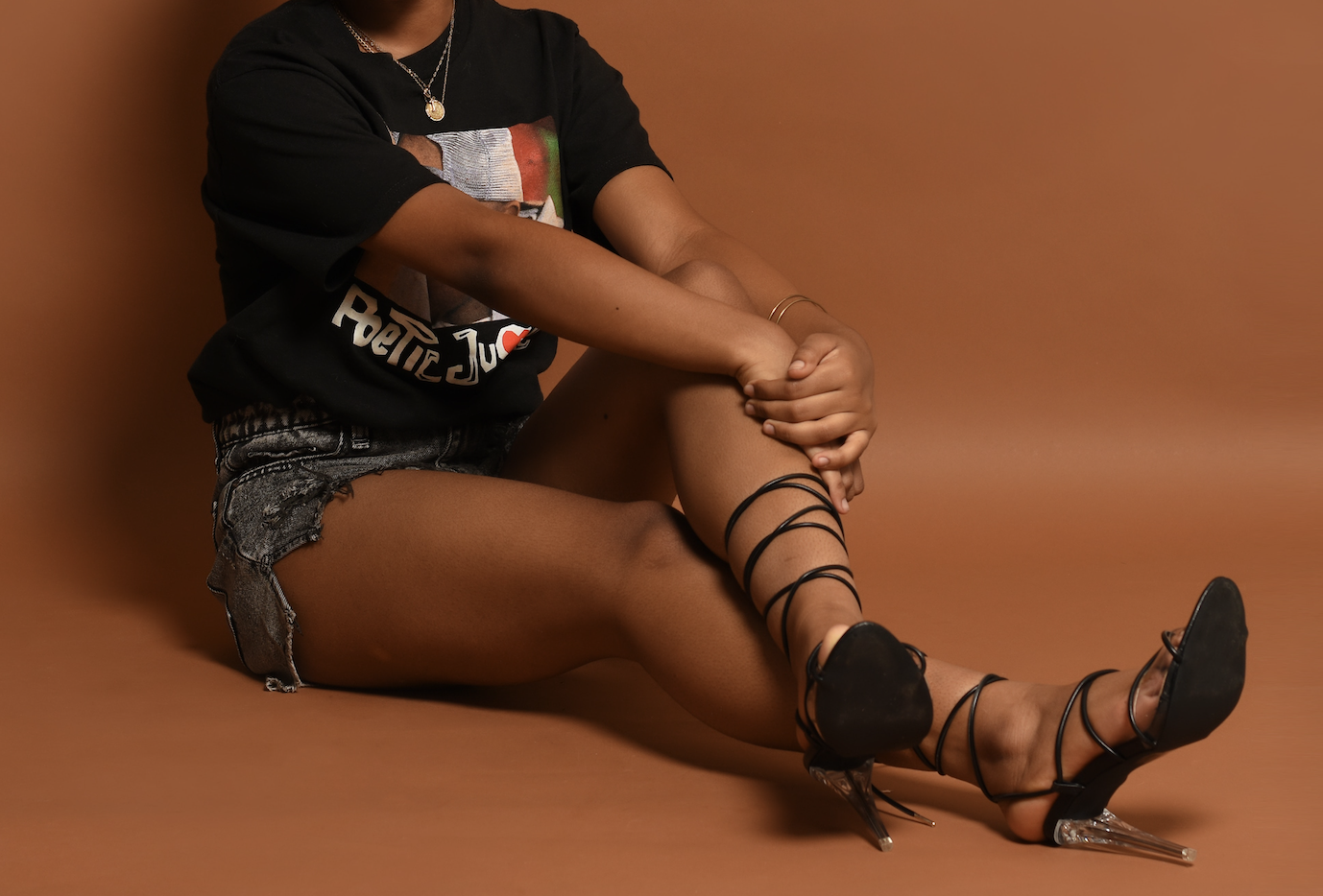 С чем нельзя носить джинсовые шорты,  чтобы не выглядеть нелепо:  эти ошибки совершают многие