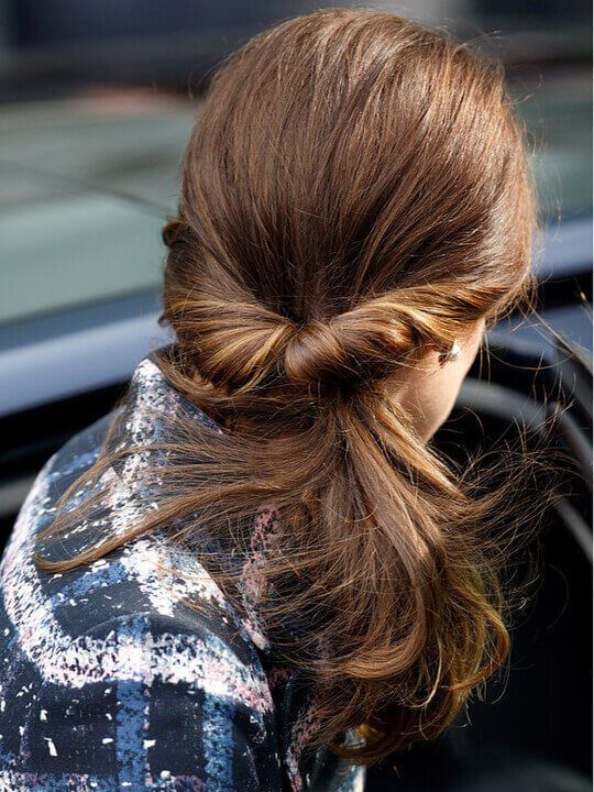 Придадут образу особый шарм: лучшие прически на короткие и длинные волосы, которые можно сделать за 5 минут. Фото 