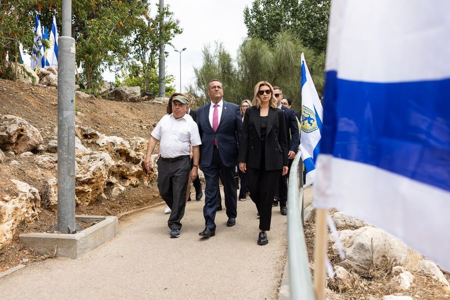 В Єрусалимі відкрили алею на честь української сім’ї, яка врятувала євреїв від нацистів 