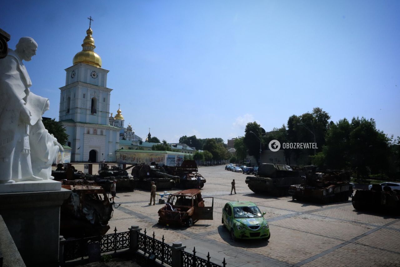 В Киеве на Михайловской площади обновили выставку уничтоженной российской техники: что можно увидеть. Фоторепортаж