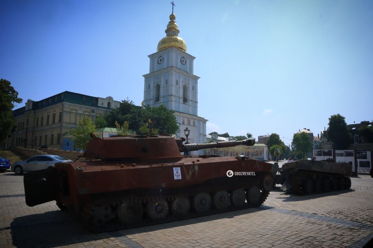 В Киеве на Михайловской площади обновили выставку уничтоженной российской техники: что можно увидеть. Фоторепортаж