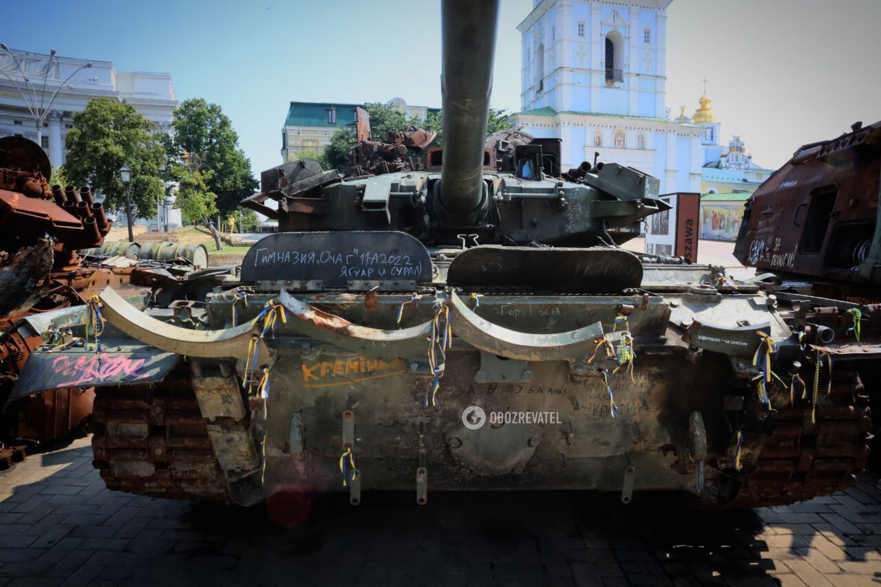 В Киеве на Михайловской площади обновили выставку уничтоженной российской техники: что можно увидеть. Фоторепортаж