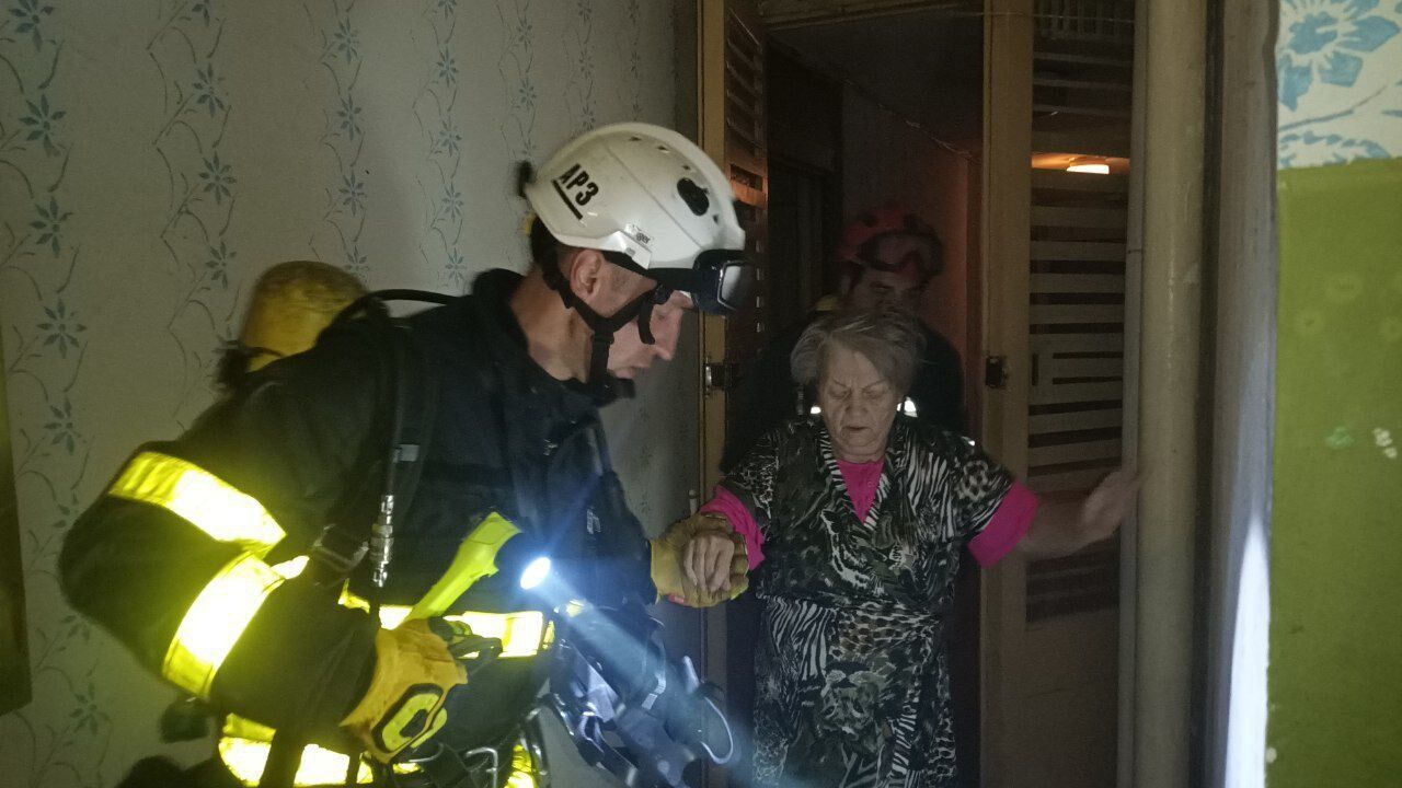 В Киеве раздался взрыв в жилом доме, разрушены квартиры: количество жертв возросло до трех, есть раненые. Фото и видео
