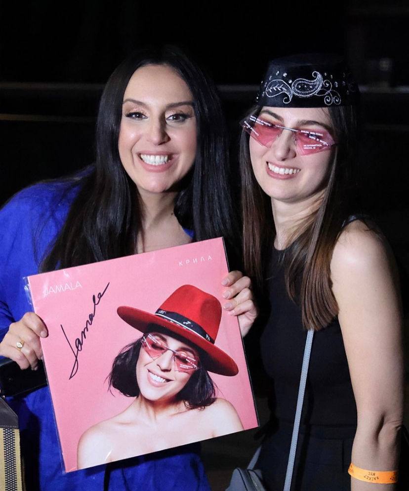 "Наша сила – в сплоченности": Джамала вернулась из Америки и назвала сумму, собранную во время тура 