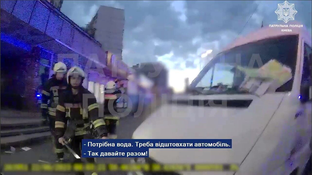 Патрульна поліція опублікувала відео перших хвилин після вибуху в багатоповерхівці Києва