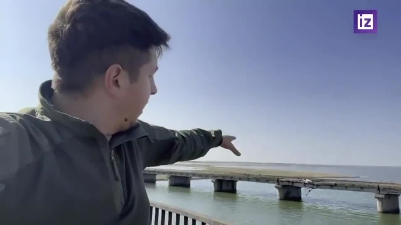 "Снаряд прошив дорожнє покриття наскрізь": з'явилося відео пошкодженого Чонгарського мосту