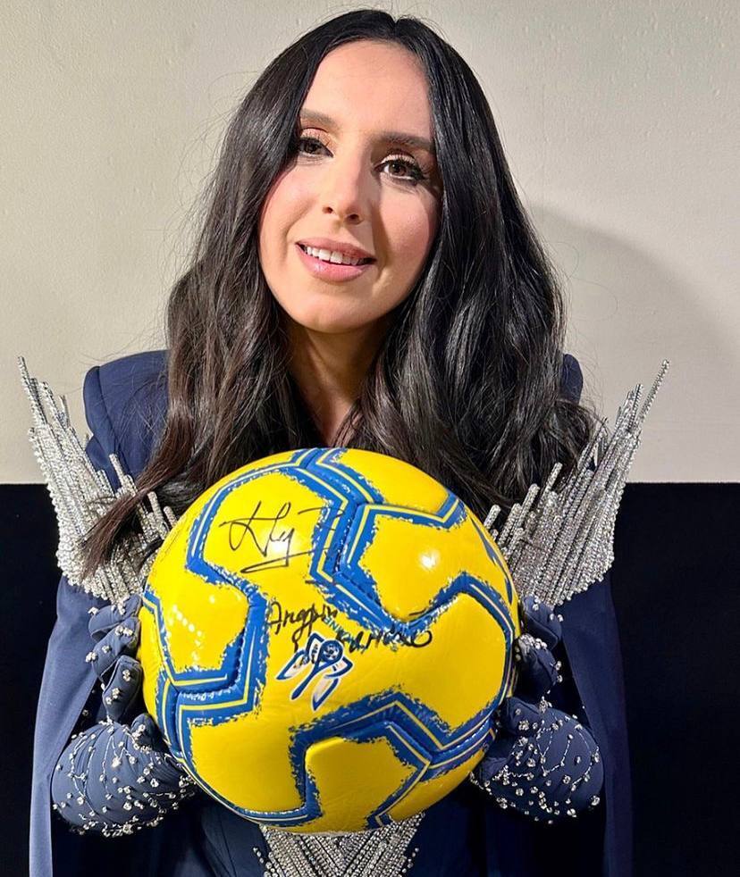 "Наша сила – в сплоченности": Джамала вернулась из Америки и назвала сумму, собранную во время тура 