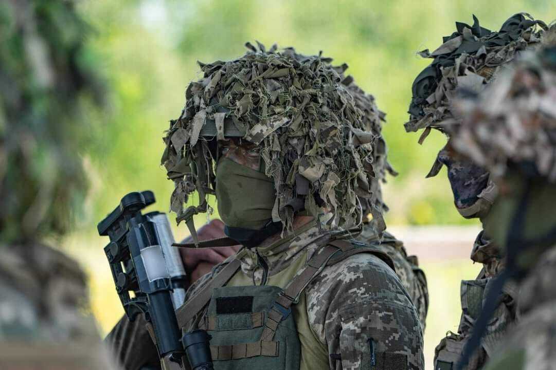 Повышают боевые навыки: в ВСУ показали тренировки снайперов украинского десанта. Фото