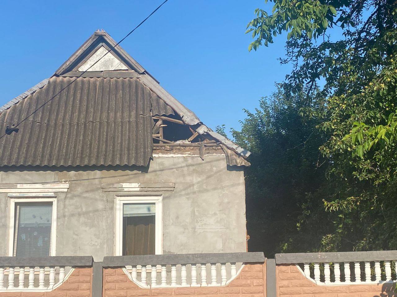 Окупанти вдарили по Дніпропетровщині, пошкоджено приватні будинки: всі подробиці. Фото