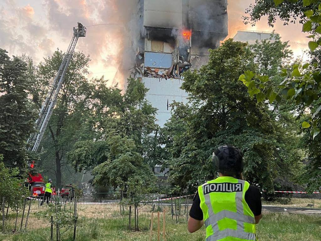 Названо попередню причину вибуху в будинку у Києві: кількість постраждалих збільшилась. Фото