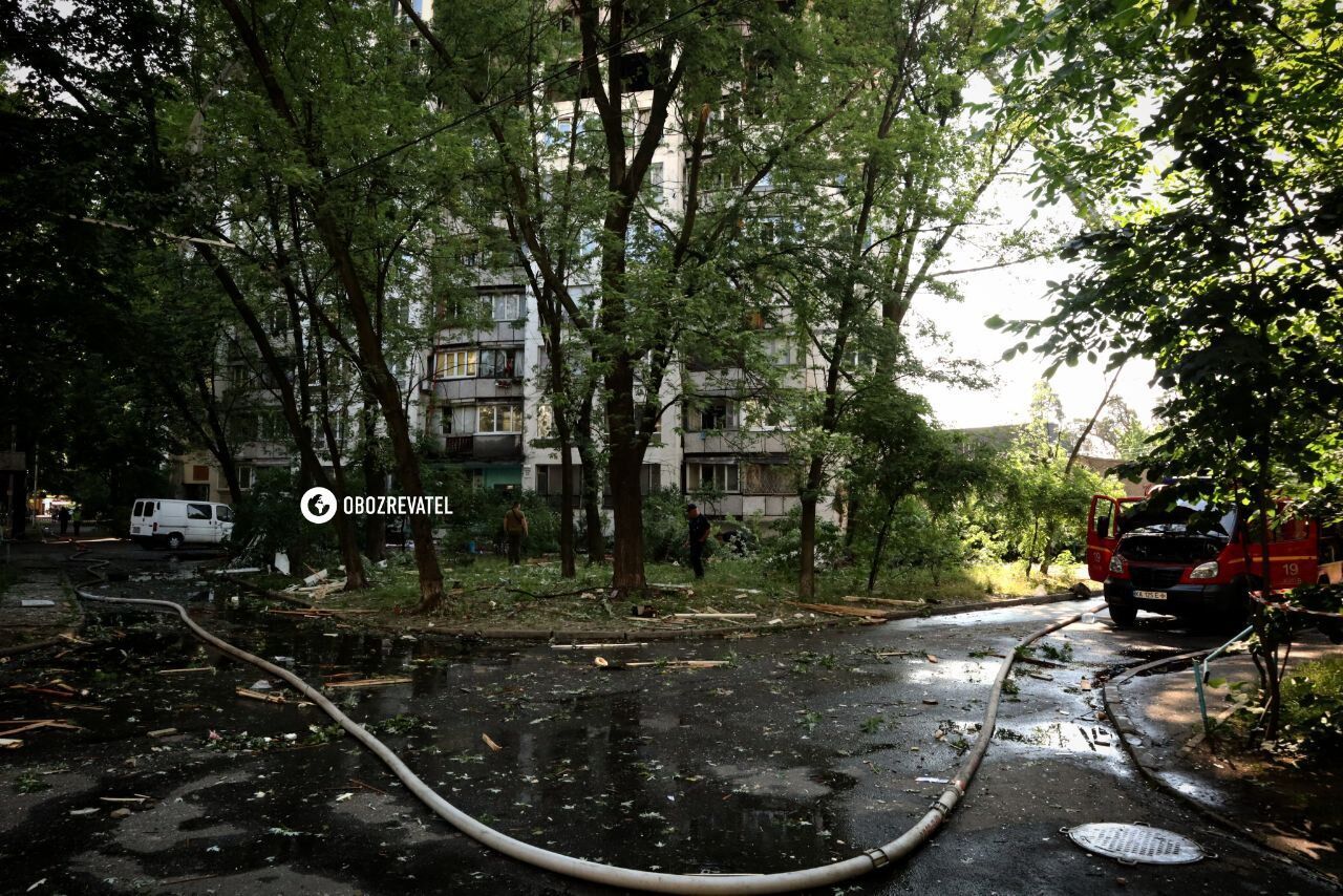 Вибух газу в багатоповерхівці в Києві: речі з будинку знаходили за кілька сотень метрів. Фоторепортаж