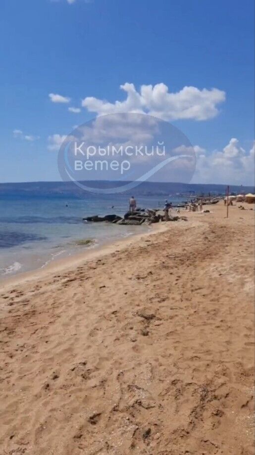 "Людей совсем мало": в оккупированном Крыму удивляются пустым пляжам. Фото и видео
