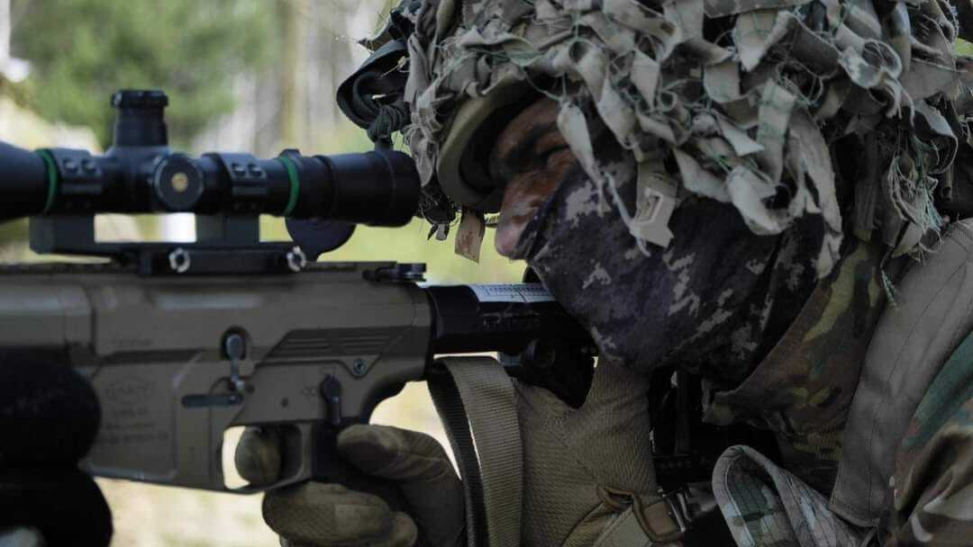 Повышают боевые навыки: в ВСУ показали тренировки снайперов украинского десанта. Фото