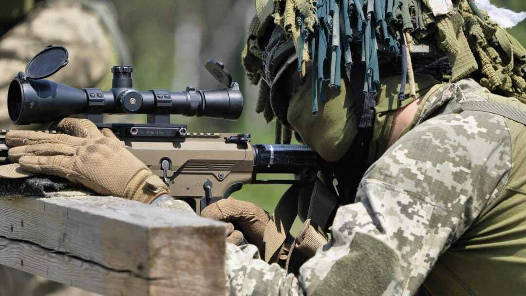 Повышают боевые навыки: в ВСУ показали тренировки снайперов украинского десанта. Фото