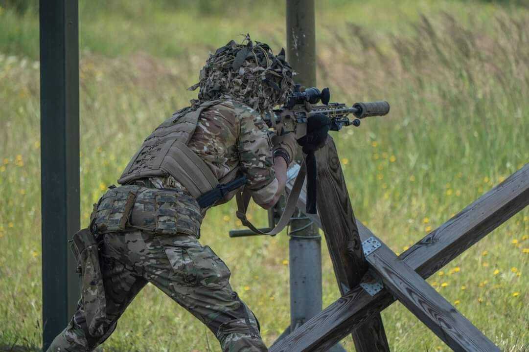 Повышают боевые навыки: в ВСУ показали тренировки снайперов украинского десанта. Фото