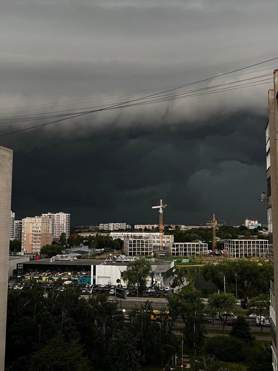 Наче апокаліпсис: захід України накрила страшна гроза. Фото і відео