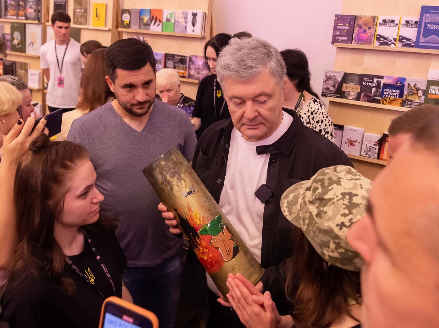 "Українське слово не менш важливе, ніж зброя": Петро та Марина Порошенки відвідали "Книжковий Арсенал"