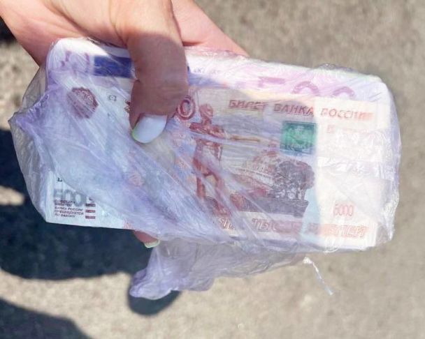 У черниці знайшли російські гроші.