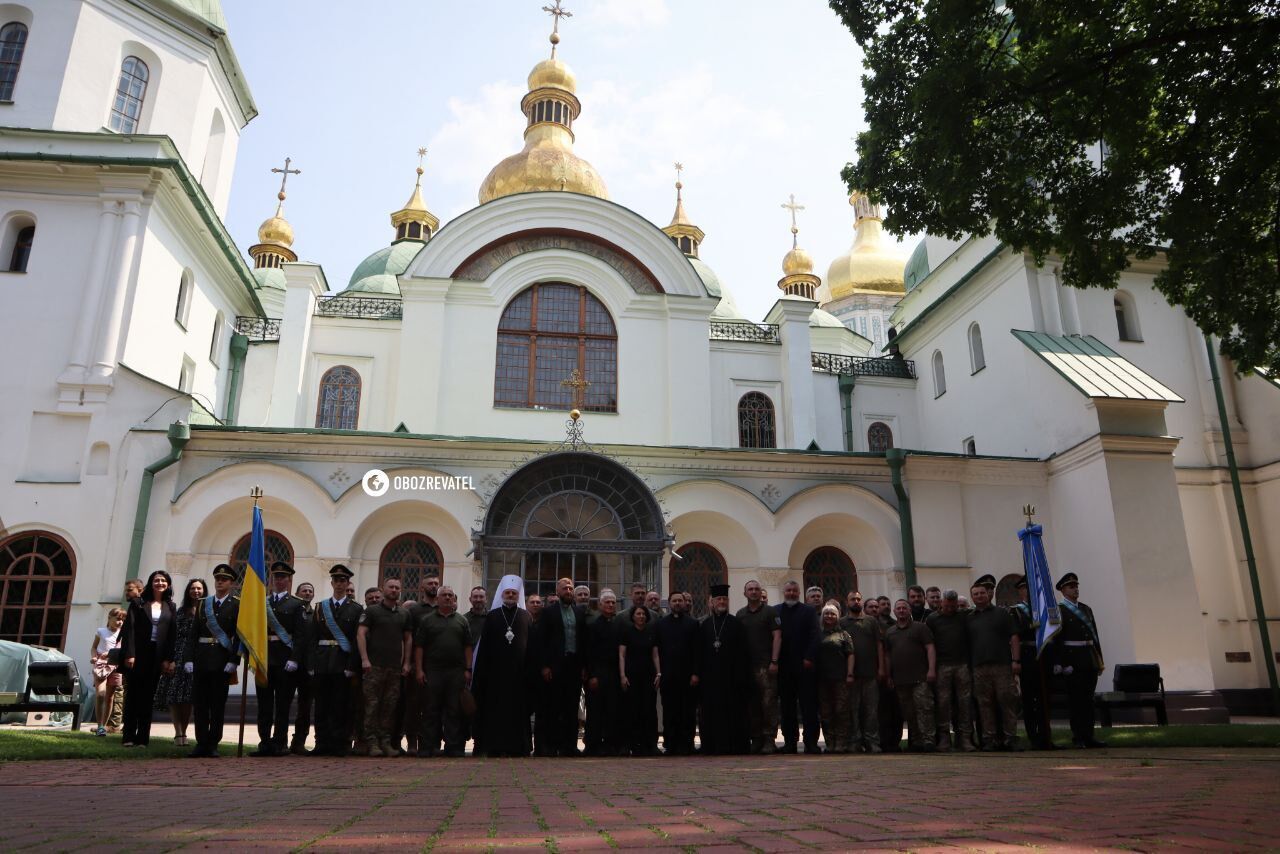 У Софійському соборі Києва відбувся другий випуск капеланів: у війська відправляться 30 священників. Фоторепортаж