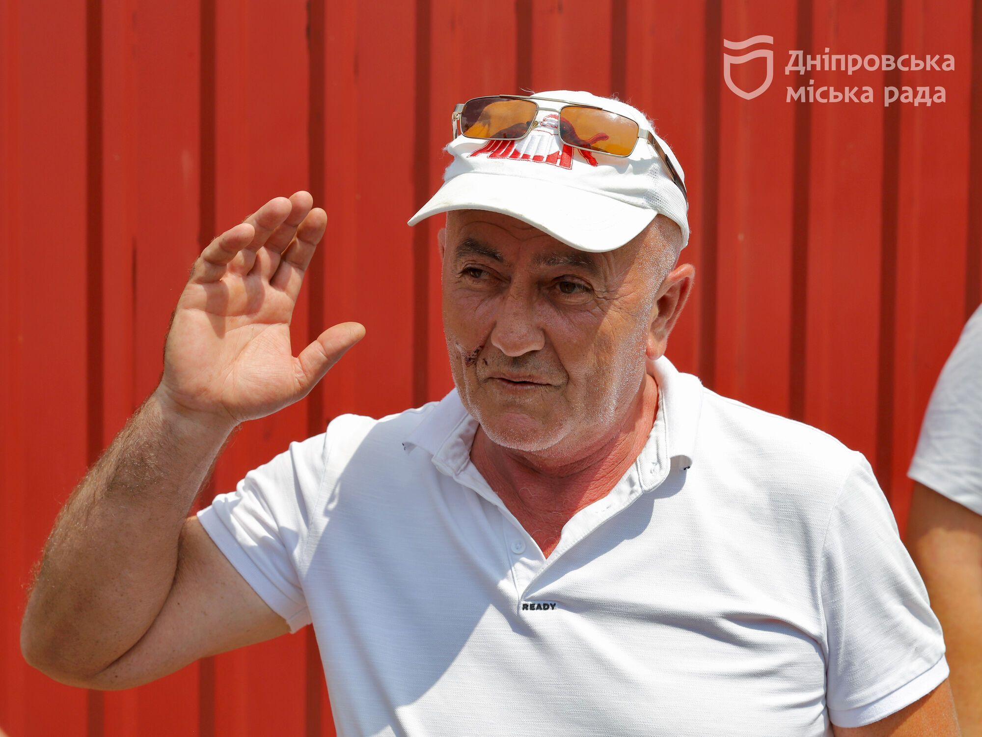 Філатов: "В приватному секторі Дніпра, куди влучила ракета РФ, працюють всі міські служби. Постраждалим виплатять допомогу"