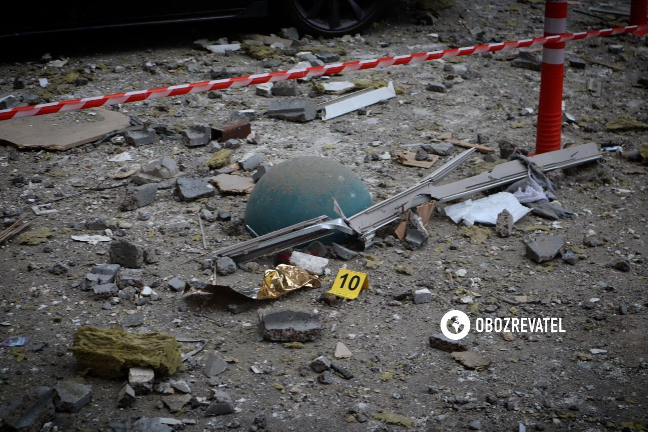 Обломки и бетон разлетались повсюду: появились новые фото и видео дома в Киеве, пострадавшего от атаки РФ