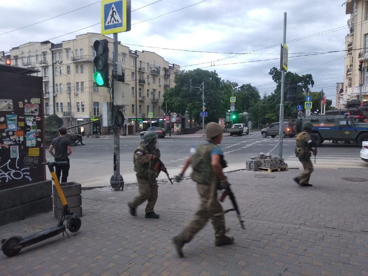 Пригожин оголосив "війну" Шойгу: у Ростові ПВК "Вагнер" нібито захопили штаб і аеродром, на вʼїзді до Москви розгортають блокпости. Відео