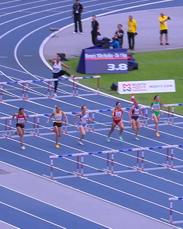 90-кг метальниця молота, щоб врятувати збірну, пробігла 100 м із бар'єрами та стала зіркою Європейських ігор-2023. Відео