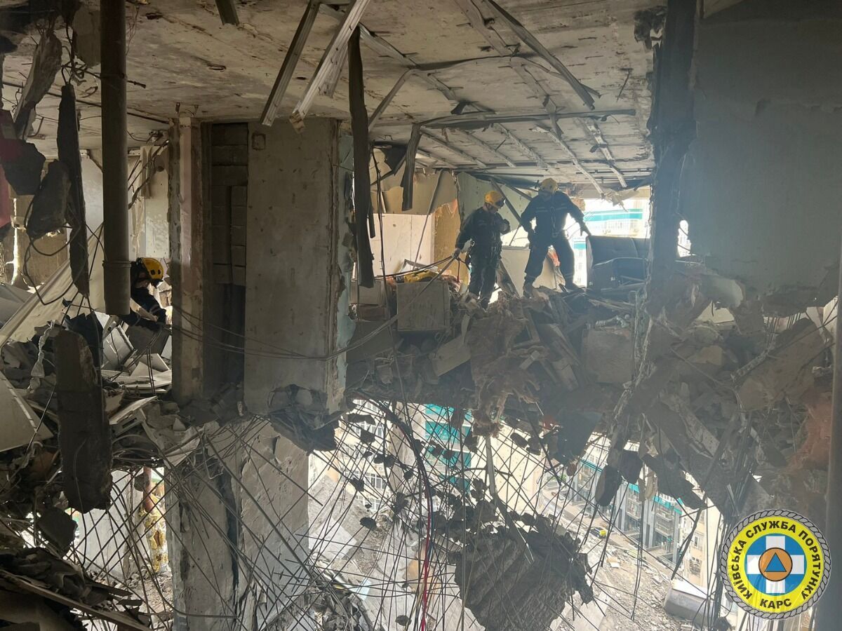 Рятувальники завершили розбір завалів у багатоповерхівці, куди 24 червня влучили уламки російської ракети. Фото