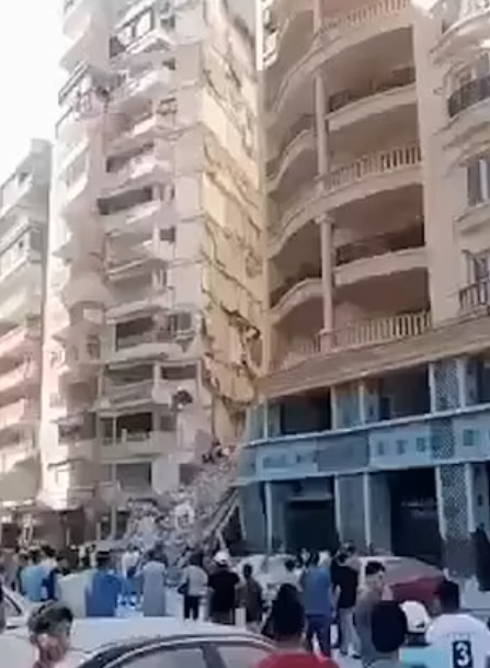 В Египте обрушилась многоэтажка, где арендовали жилье отдыхающие: под завалами может быть много людей. Видео