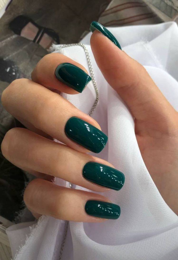 Какой цвет лака выбрать, чтобы ногти казались длиннее: хитрости, которые делают руки изящными. Фото